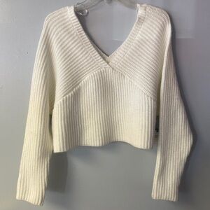 🚨CLEARANCE 0124-20 Off-White V Neck Sweater NWT